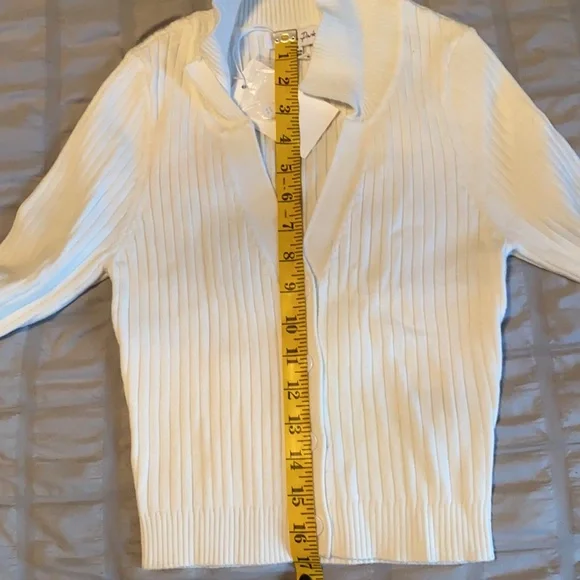 Cropped button down sweater with collar - Picture 7 of 7